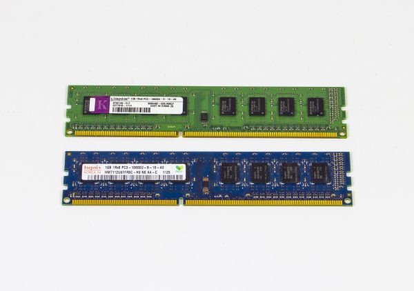 Оперативна пам'ять DDR3 1 Gb (KTW149-ELF / HMT112U6TFR8C-H9)